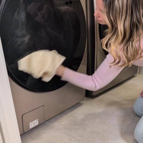 如何清洁洗衣机 - 改善卫生和性能的分步指南